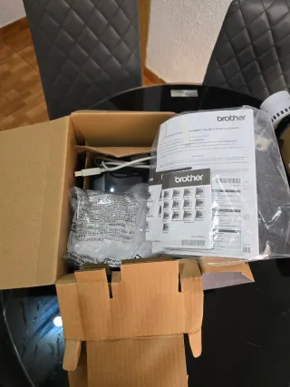 Impresora de etiquetas BrotherQL-700 + 9 repuestos