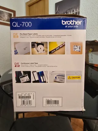 Impresora de etiquetas BrotherQL-700 + 9 repuestos