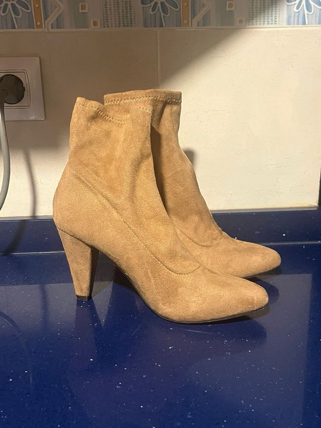 Botines ante tacón marrón