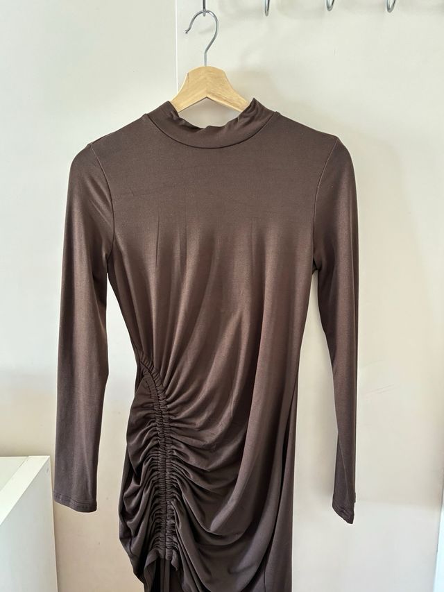 Vestido Chocolate Ajustado Fruncido