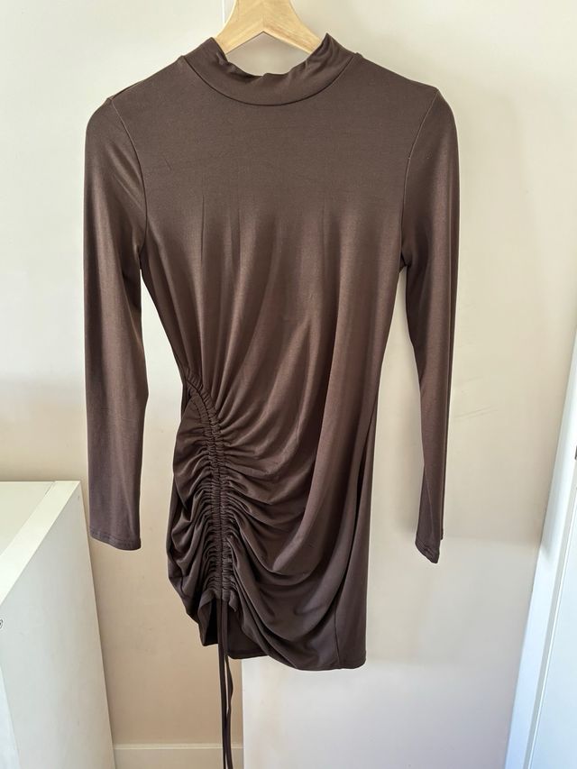 Vestido Chocolate Ajustado Fruncido