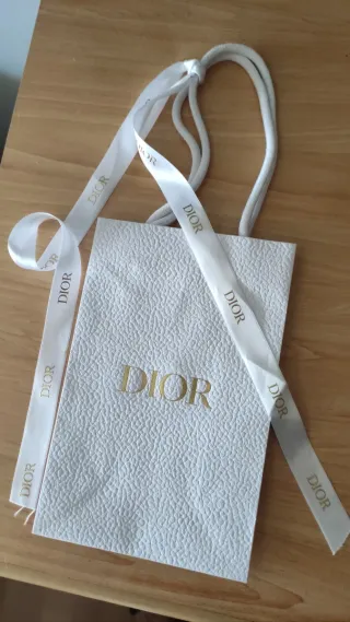 Bolsa de regalo Dior blanca con cinta dorada