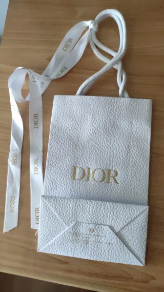 Bolsa de regalo Dior blanca con cinta dorada