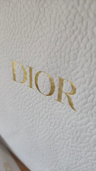Bolsa de regalo Dior blanca con cinta dorada