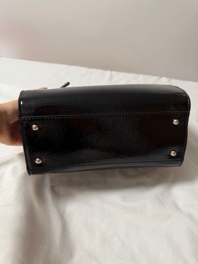 Bolso Guess Negro Charol