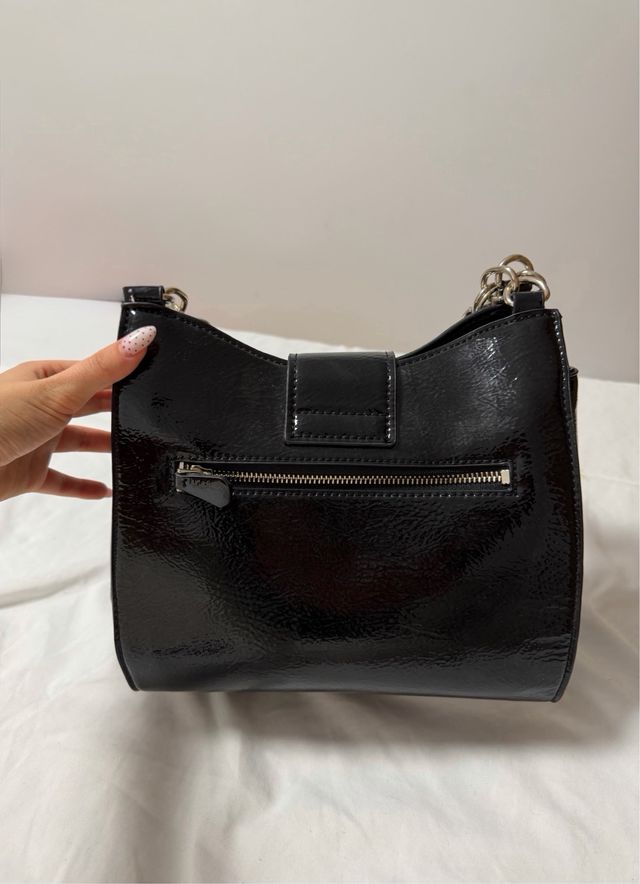 Bolso Guess Negro Charol