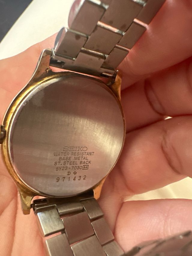 Reloj Seiko Quartz Vintage Dorado y Acero