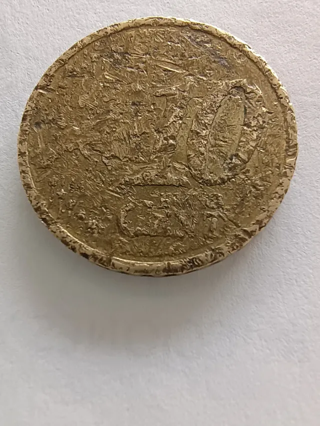 Moneda 10 céntimos Euro con defectos