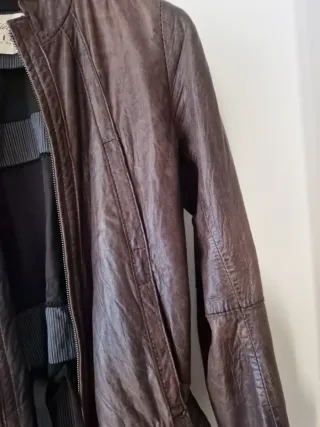 Chaqueta de piel marrón