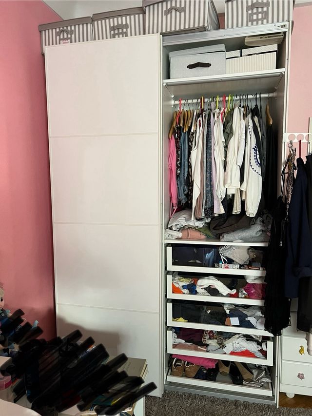 Armario puertas correderas blanco.