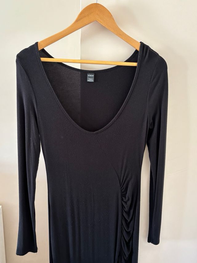 Vestido Negro Largo con Abertura