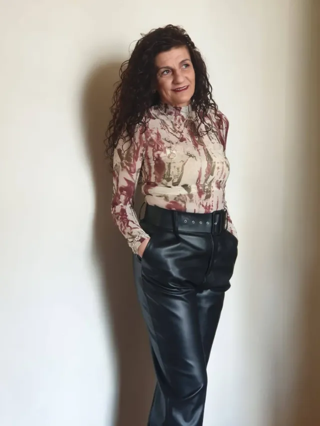 Pantalón cuero sintético negro