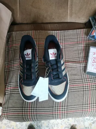 Zapatillas Adidas Talla 43.5 Negro/Dorado