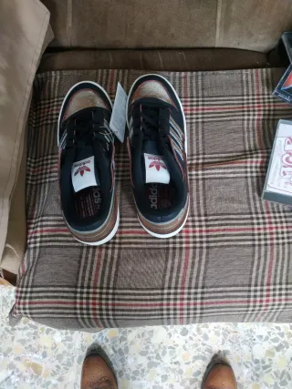 Zapatillas Adidas Talla 43.5 Negro/Dorado