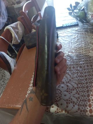 Portafoglio Louis Vuitton marrone e rosso