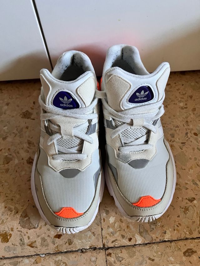 Zapatillas Adidas Blancas y Naranja