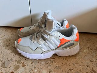 Zapatillas Adidas Blancas y Naranja