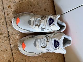 Zapatillas Adidas Blancas y Naranja