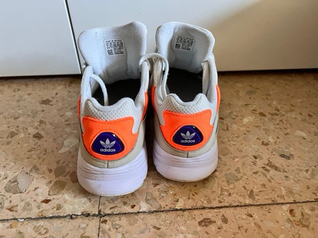Zapatillas Adidas Blancas y Naranja