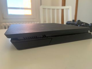 Play Station 4 Slim + 2 mandos