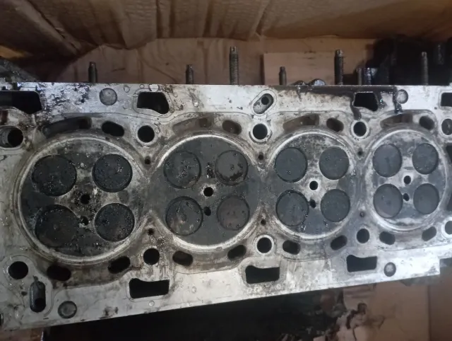 Culata Nissan X-Trail T31 (2008)