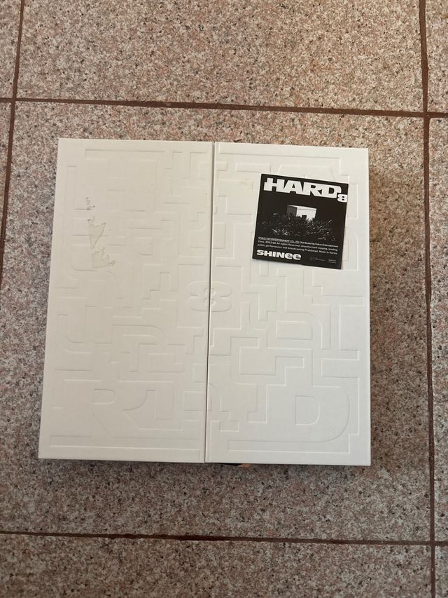 Shinee - Álbum Repackage Hard 8
ed Key