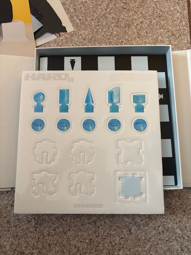 Shinee - Álbum Repackage Hard 8
ed Key