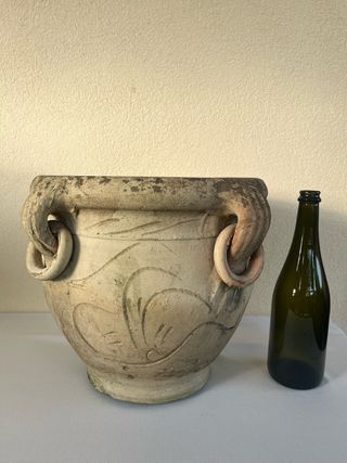 Vecchio orcio in terracotta con manici