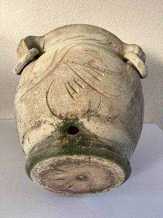 Vecchio orcio in terracotta con manici