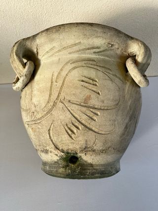 Vecchio orcio in terracotta con manici