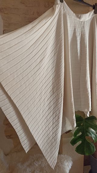 Falda larga blanca plisada