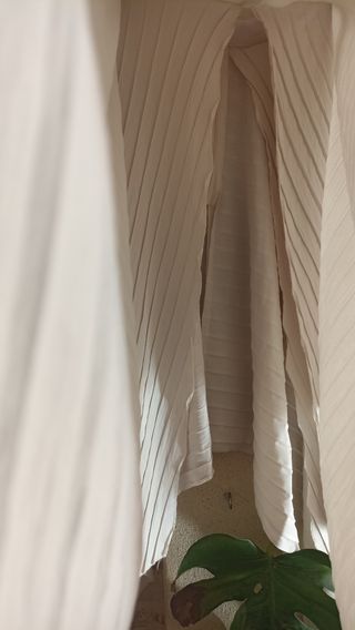 Falda larga blanca plisada