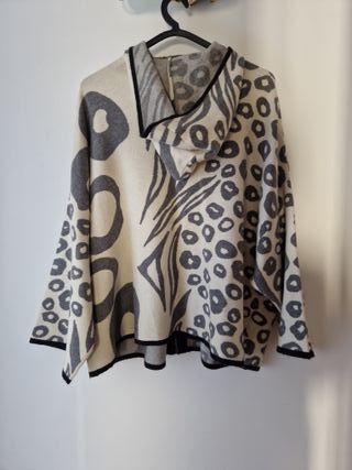 Chaqueta con capucha y cremallera