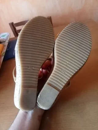Sandalias cuña doradas talla 40