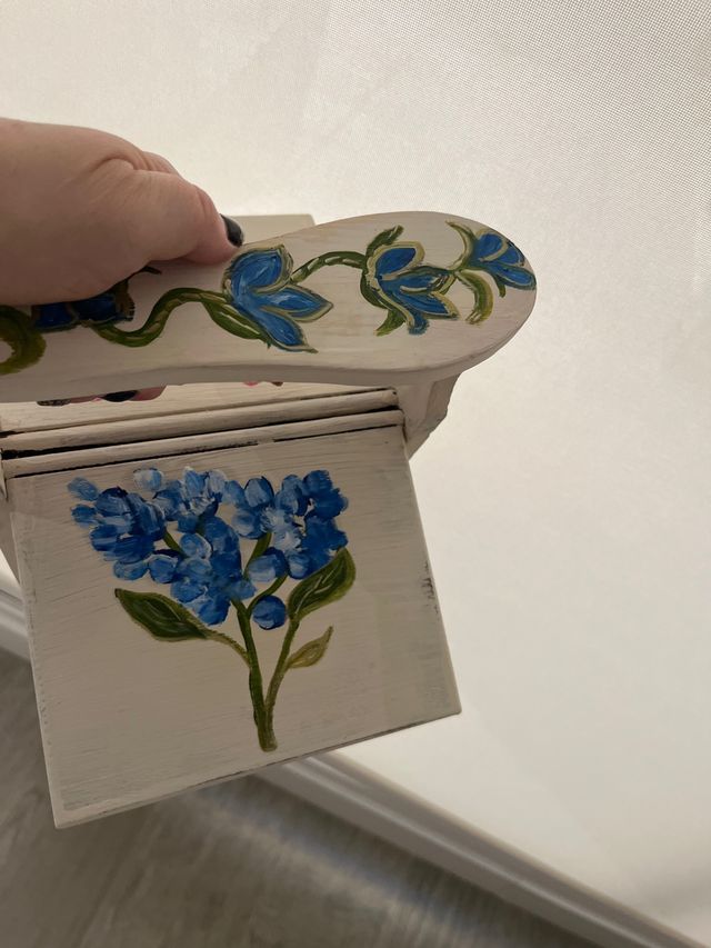 Caja de zapatos decorada a mano