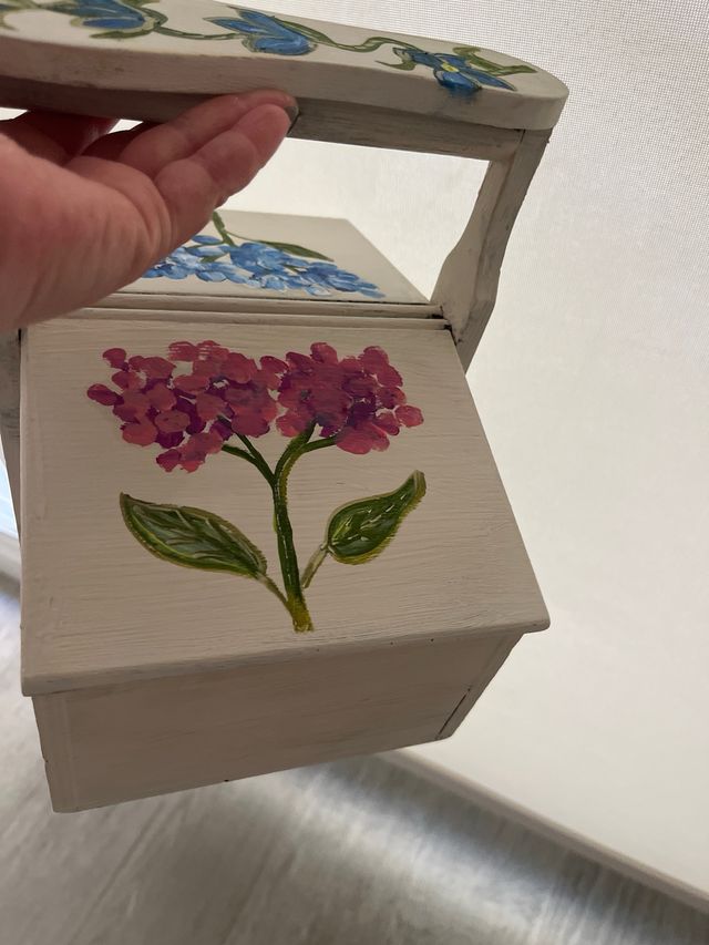 Caja de zapatos decorada a mano