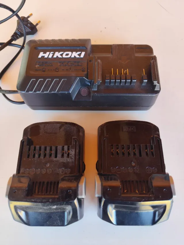 Cargador y 2 Baterías HiKOKI