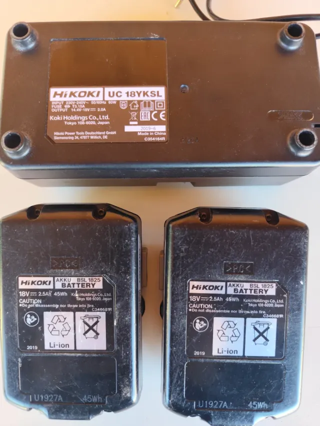 Cargador y 2 Baterías HiKOKI