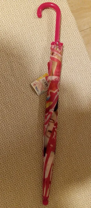 Paraguas infantil multicolor con asa rosa