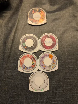 UMD PSP Lotto 6: FIFA 11, Gran Turismo, Invizimals