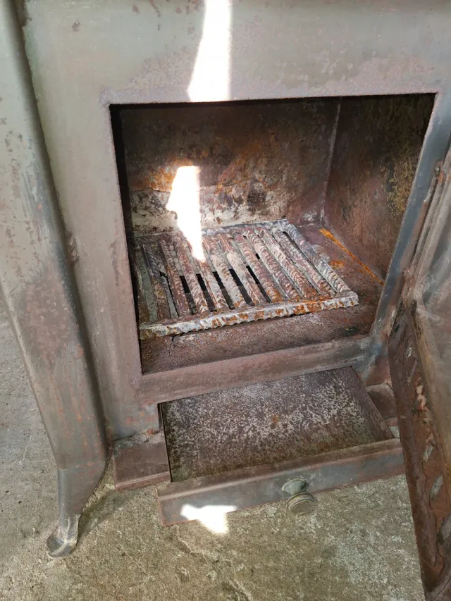 Estufa de leña antigua