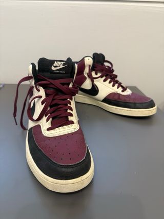 Zapatillas Nike Burdeos/Crema Talla 44.5