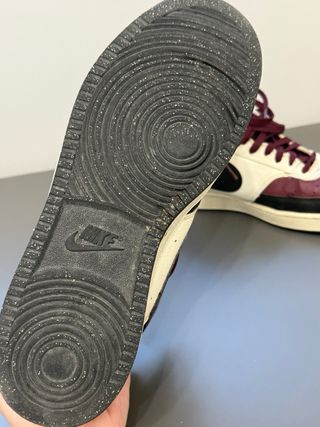 Zapatillas Nike Burdeos/Crema Talla 44.5