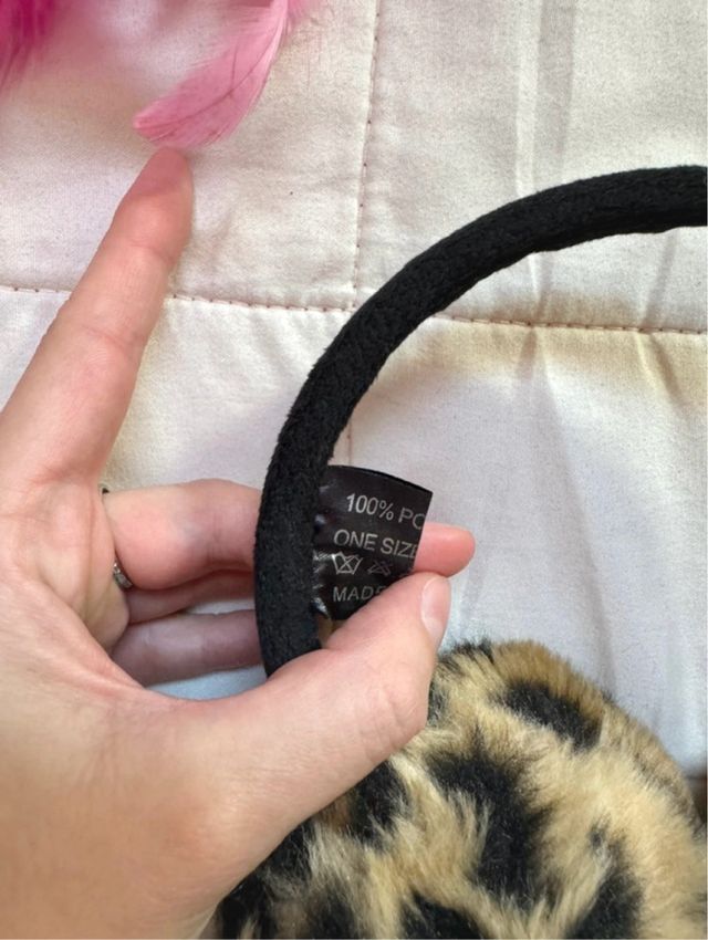 Paraorecchie leopardati con fascia nera