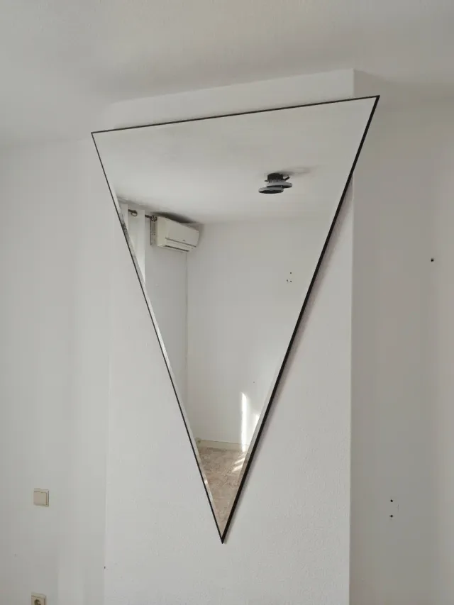 Espejo Triangular Negro