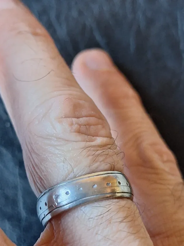 Muy antigua alianza de plata artesana