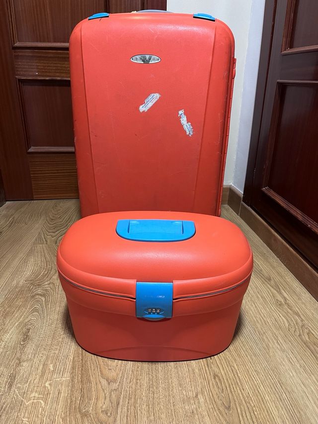 Maleta neceser naranja y azul