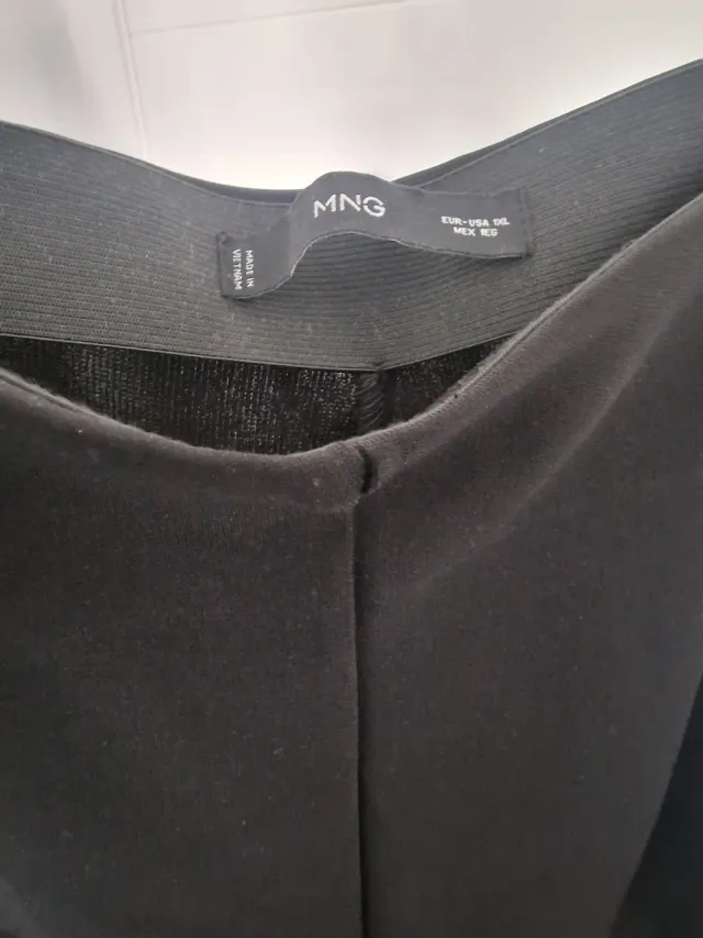 Pantalón negro Mango