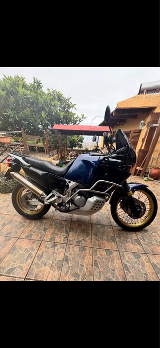 Honda Africa Twin 750 XRV7 legendaria del Dakar
