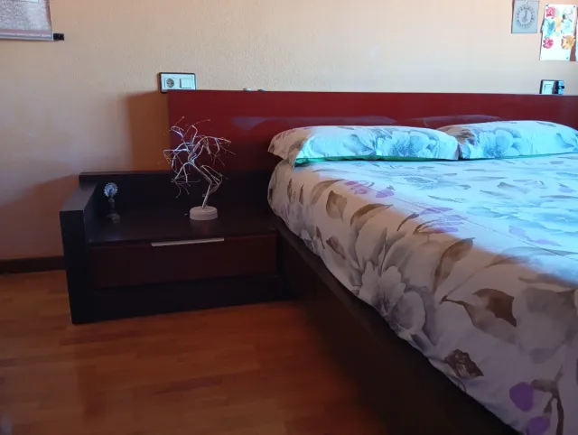 Dormitorio: Cama 1,50 + 2 Mesillas + Cómoda